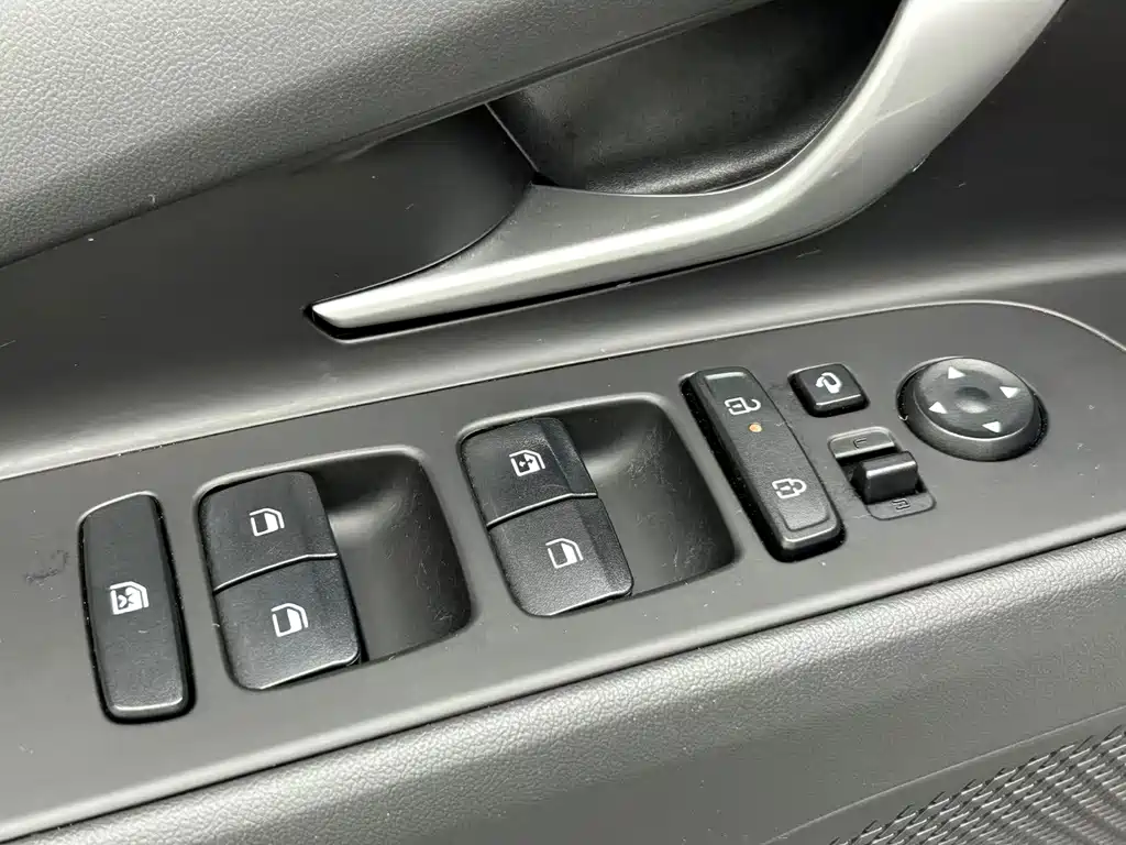 Hyundai Elantra — фото 10
