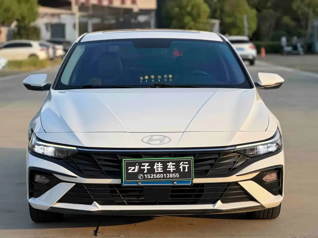 Hyundai Elantra — фото 2