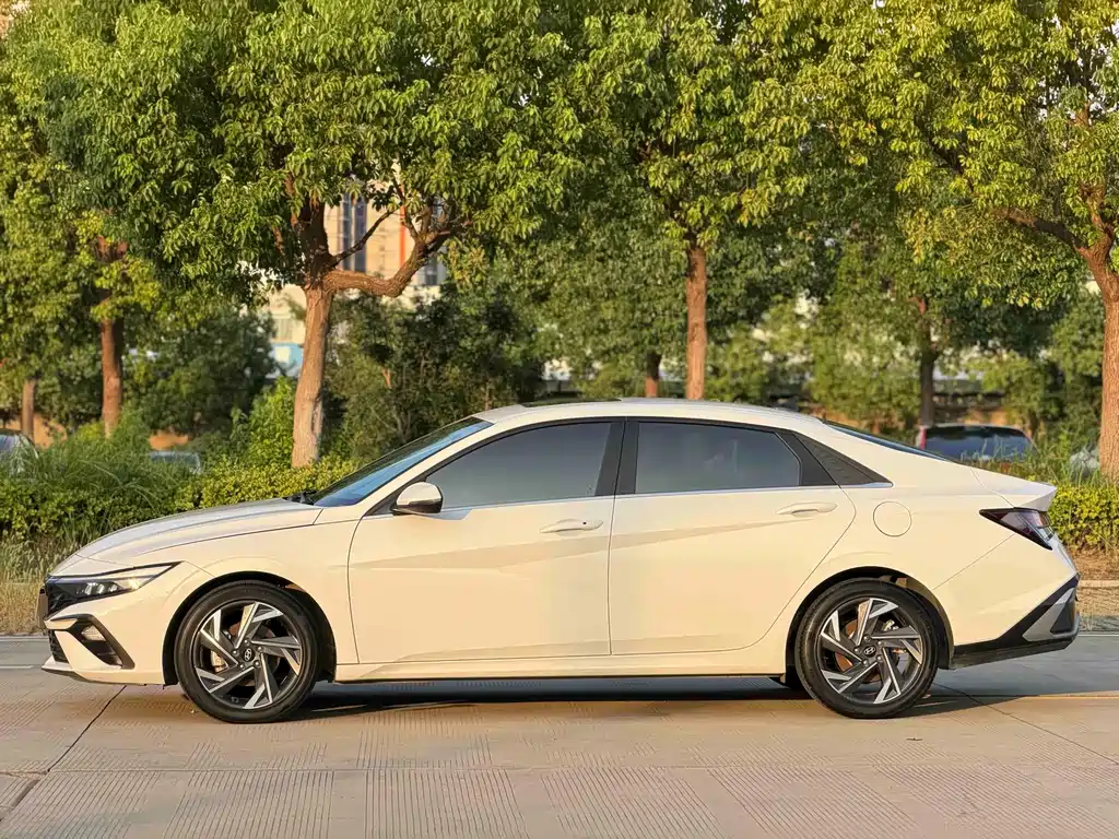 Hyundai Elantra — фото 4