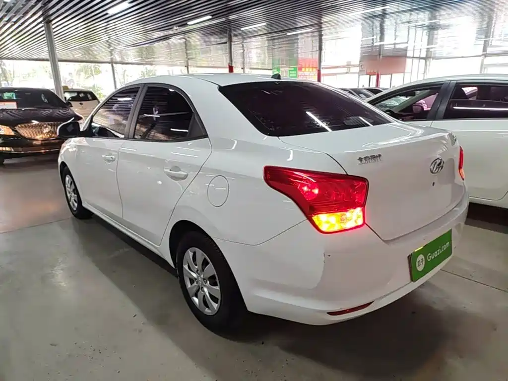 Hyundai Verna — фото 5