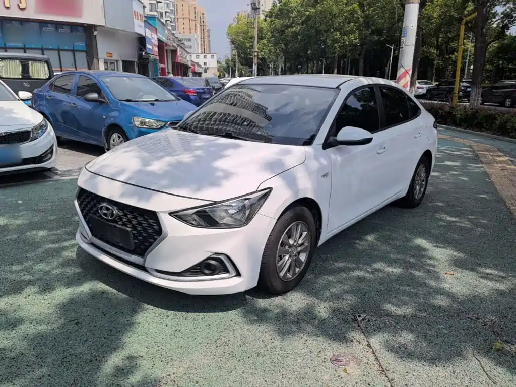 Hyundai Elantra — фото 2