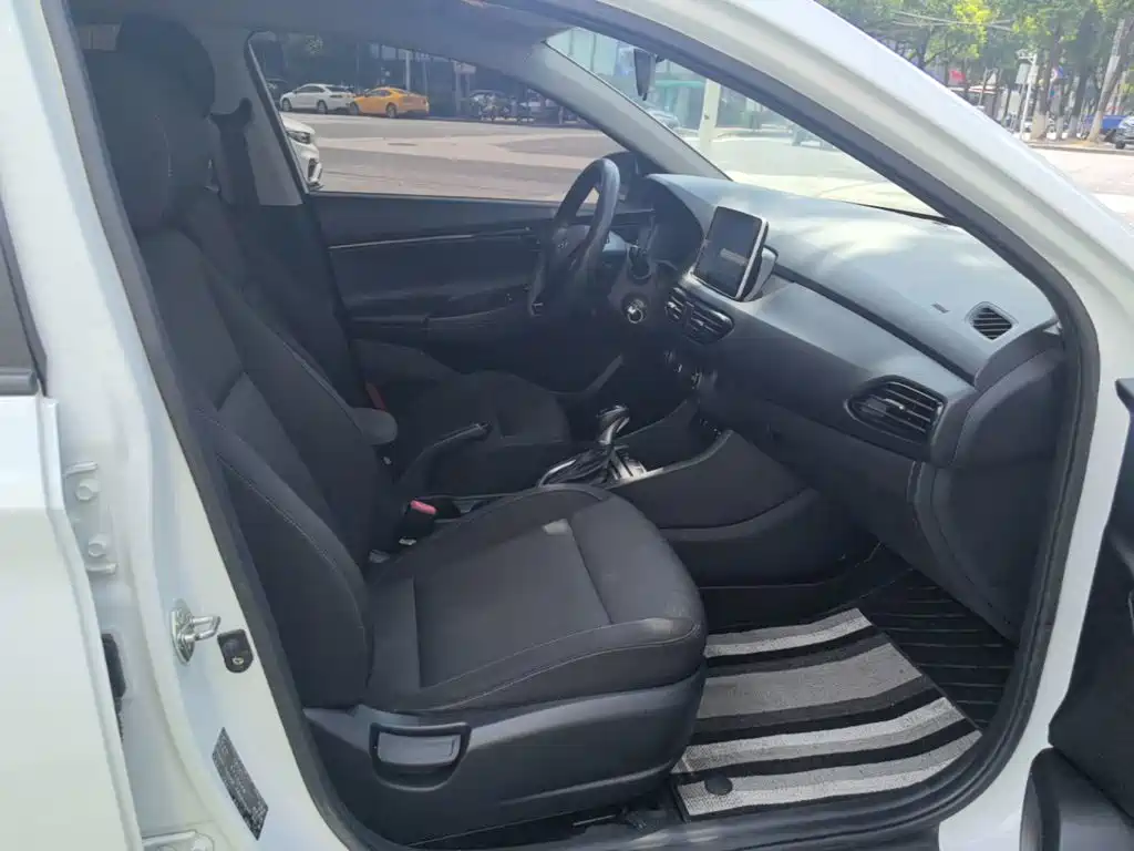 Hyundai Elantra — фото 25