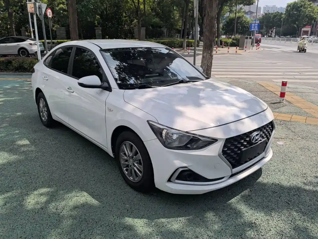 Hyundai Elantra — фото 4