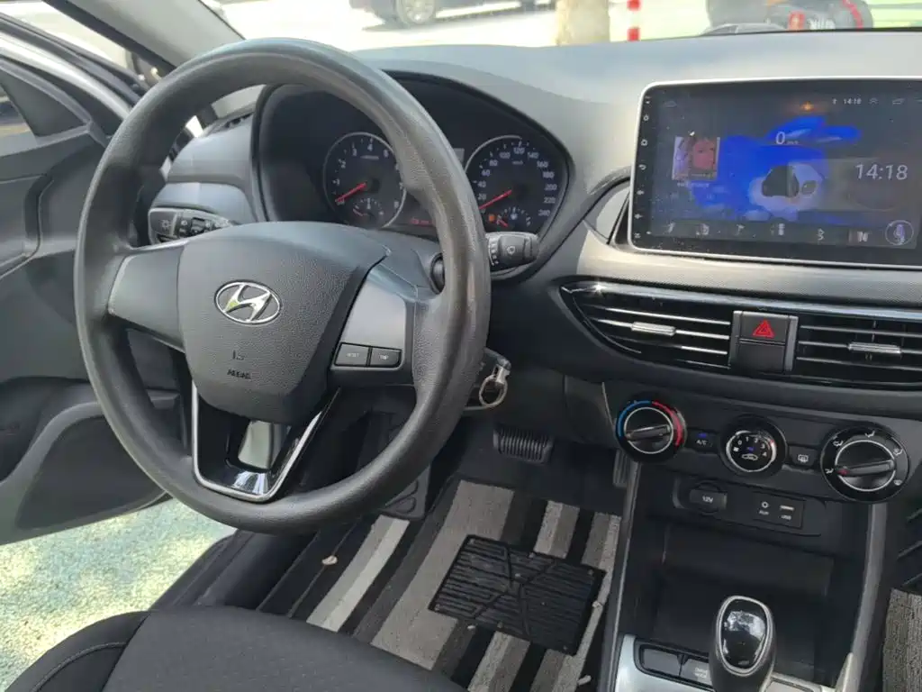 Hyundai Elantra — фото 10