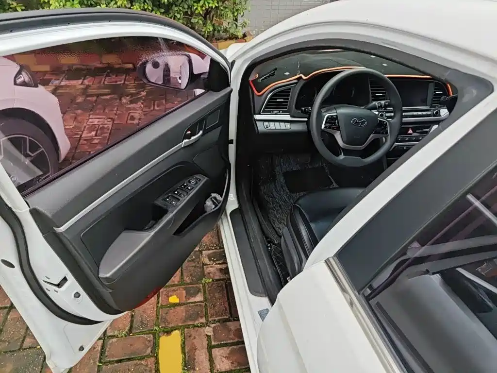 Hyundai Elantra — фото 14
