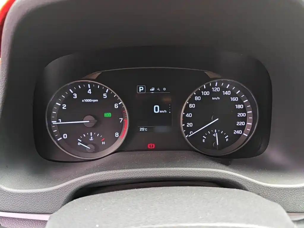 Hyundai Elantra — фото 4