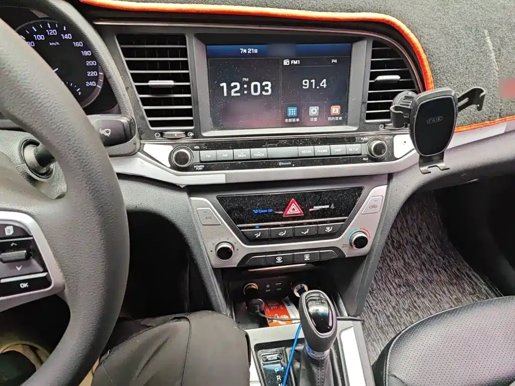 Hyundai Elantra — фото 6