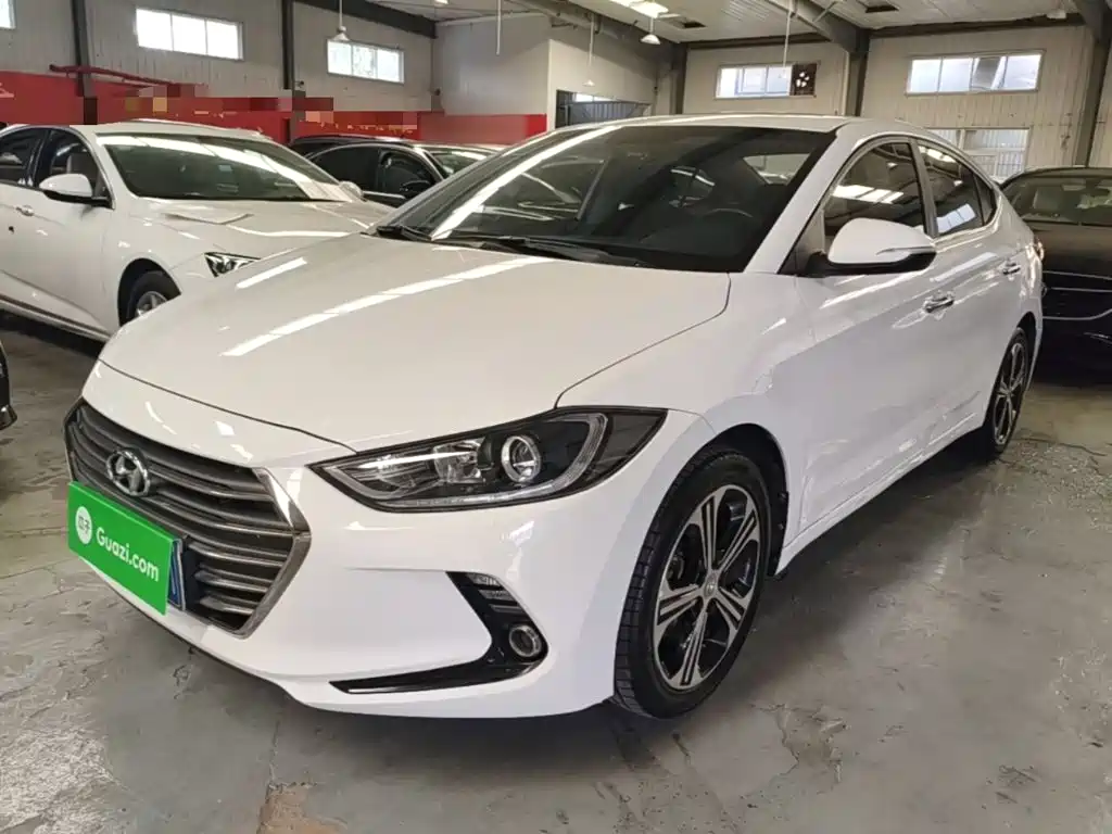 Hyundai Elantra — фото 2