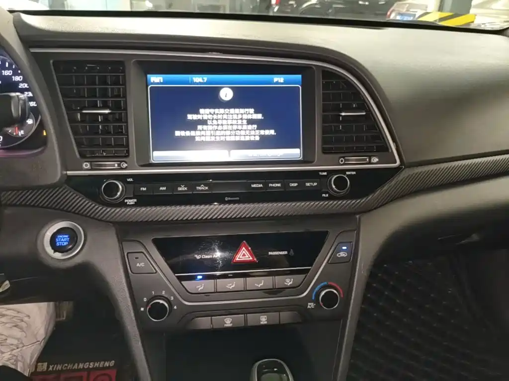 Hyundai Elantra — фото 13