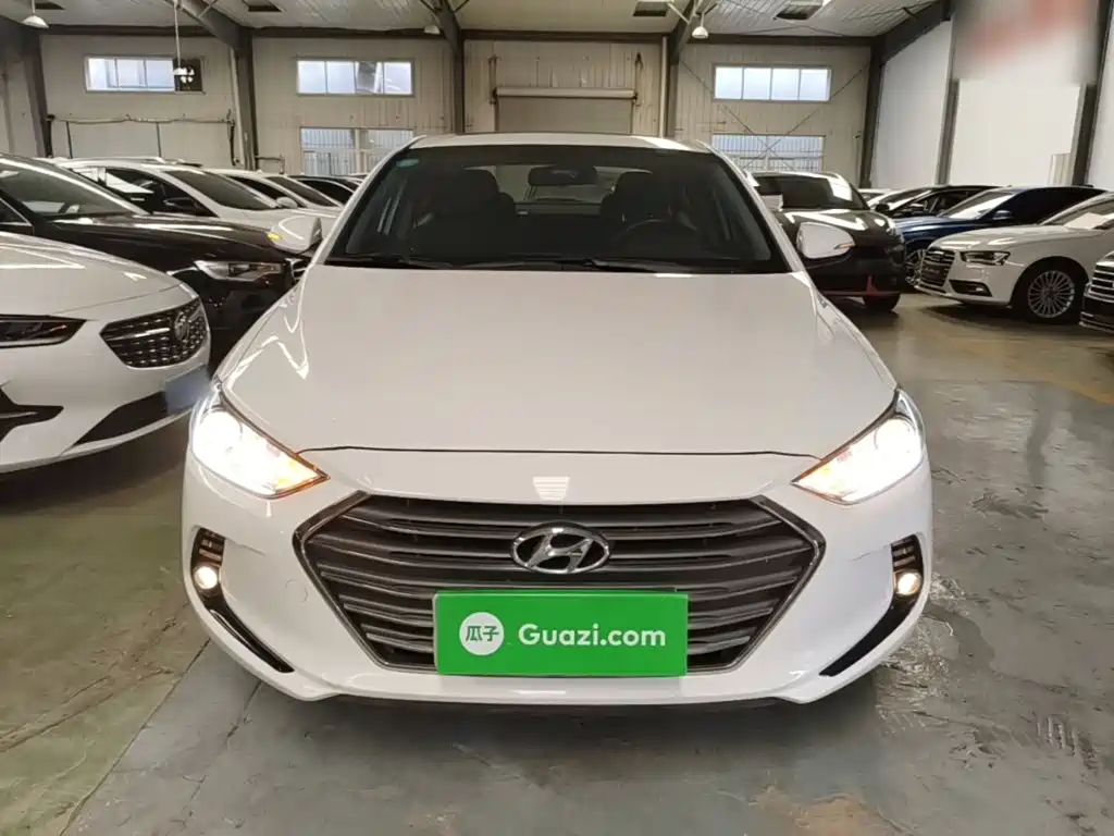 Hyundai Elantra — фото 3