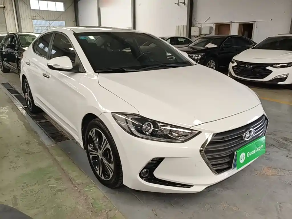 Hyundai Elantra — фото 4