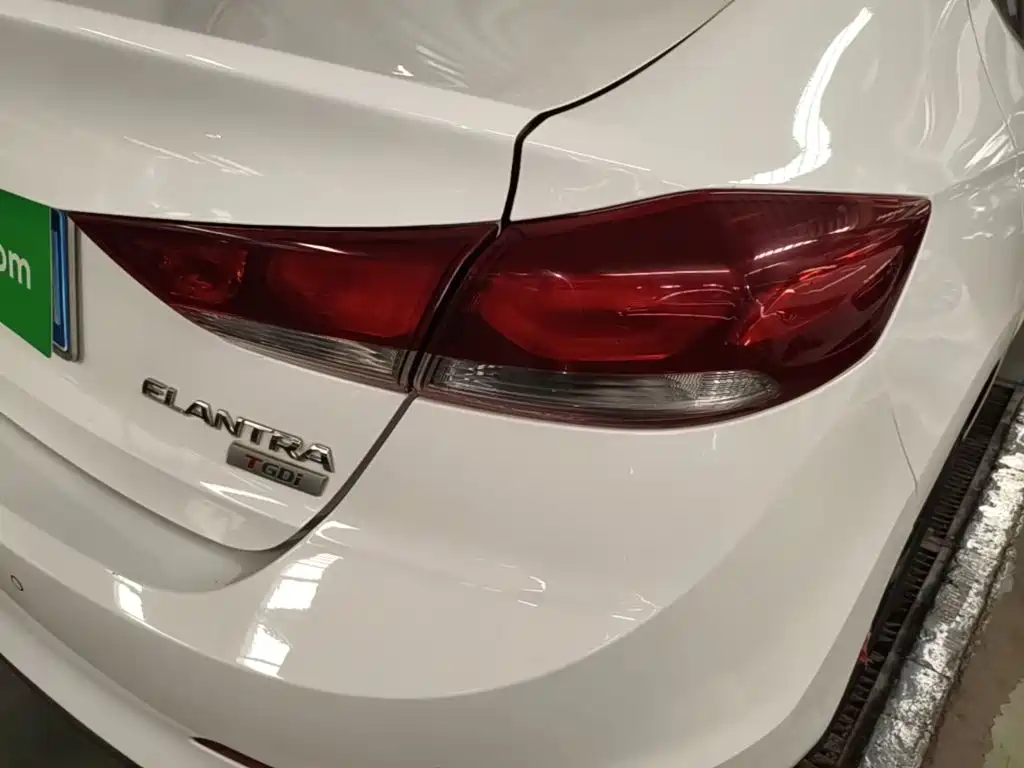 Hyundai Elantra — фото 8