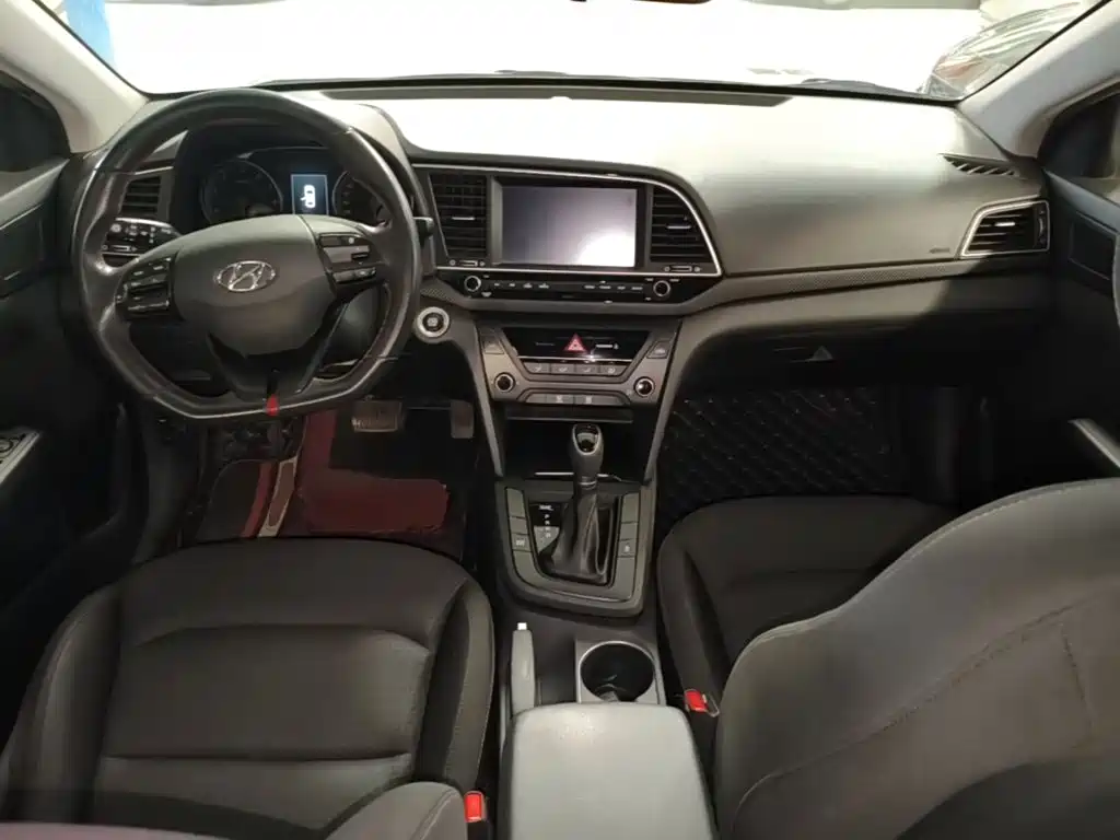 Hyundai Elantra — фото 10