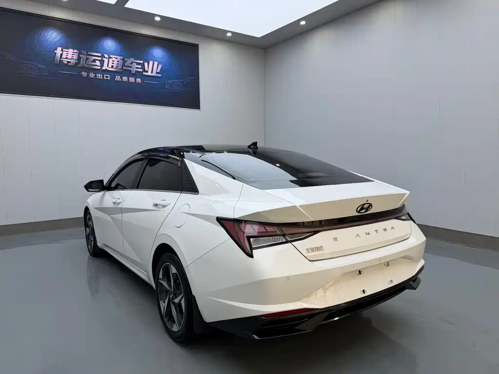 Hyundai Elantra — фото 4