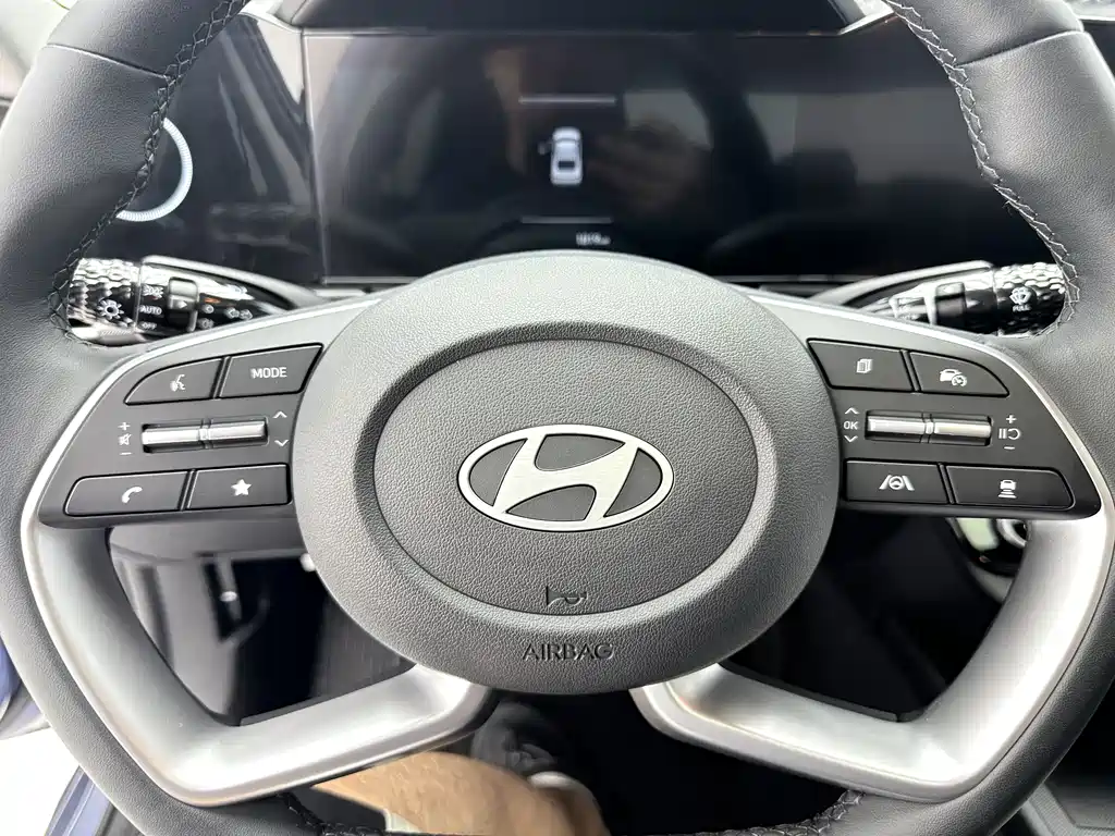 Hyundai Elantra — фото 14
