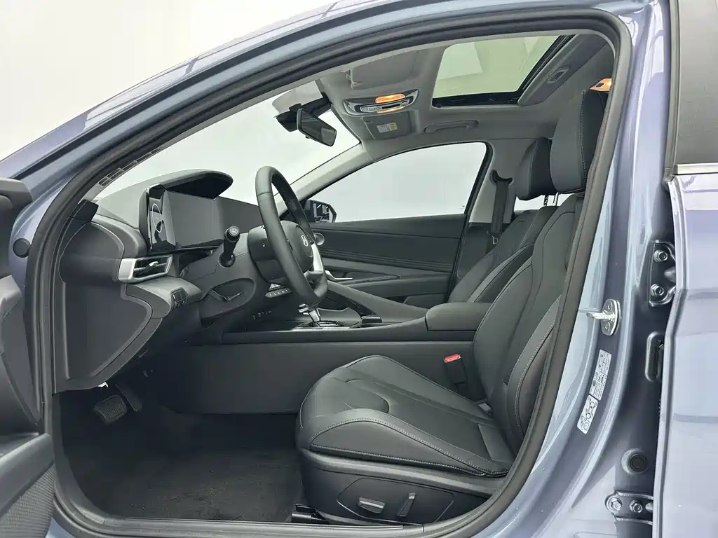 Hyundai Elantra — фото 5