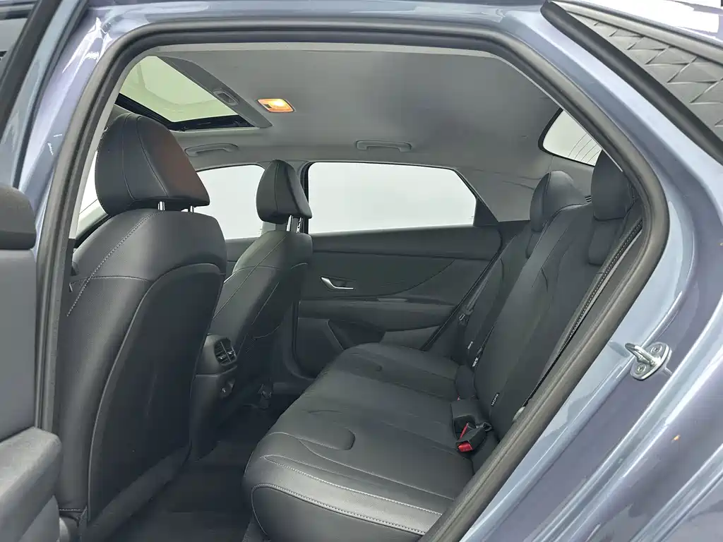 Hyundai Elantra — фото 6