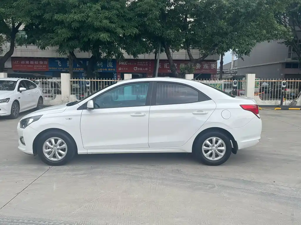 Hyundai Verna — фото 3