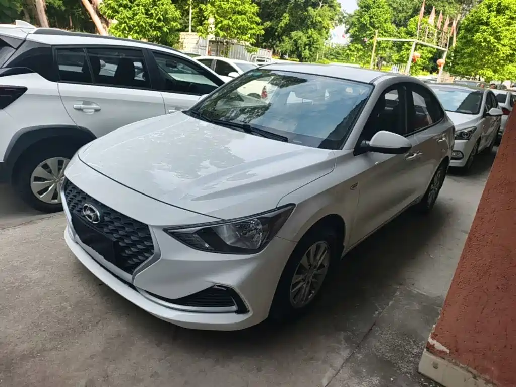 Hyundai Elantra — фото 2