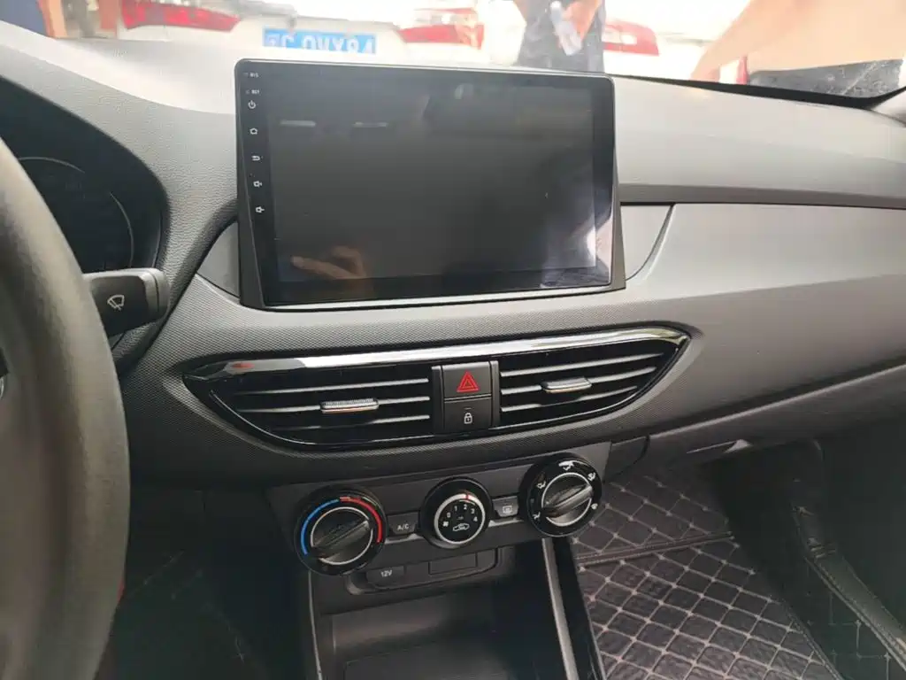 Hyundai Elantra — фото 13