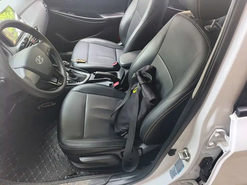 Hyundai Elantra — фото 15