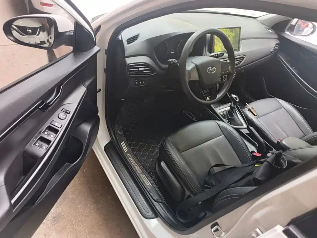 Hyundai Elantra — фото 16