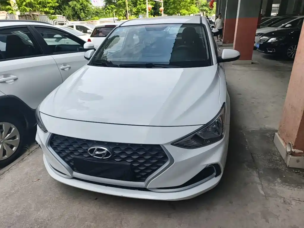 Hyundai Elantra — фото 3