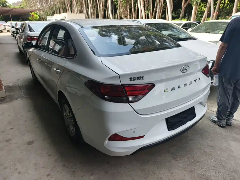 Hyundai Elantra — фото 5