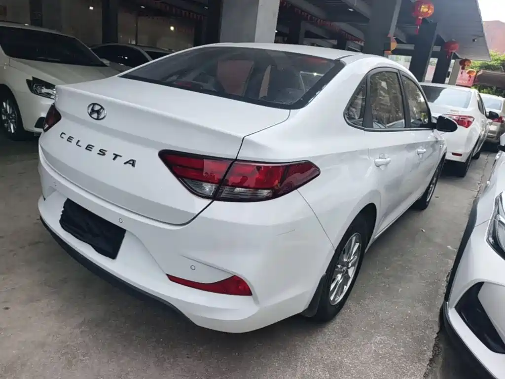 Hyundai Elantra — фото 7