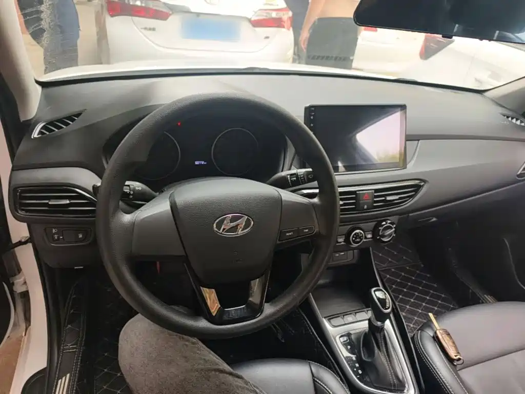 Hyundai Elantra — фото 10