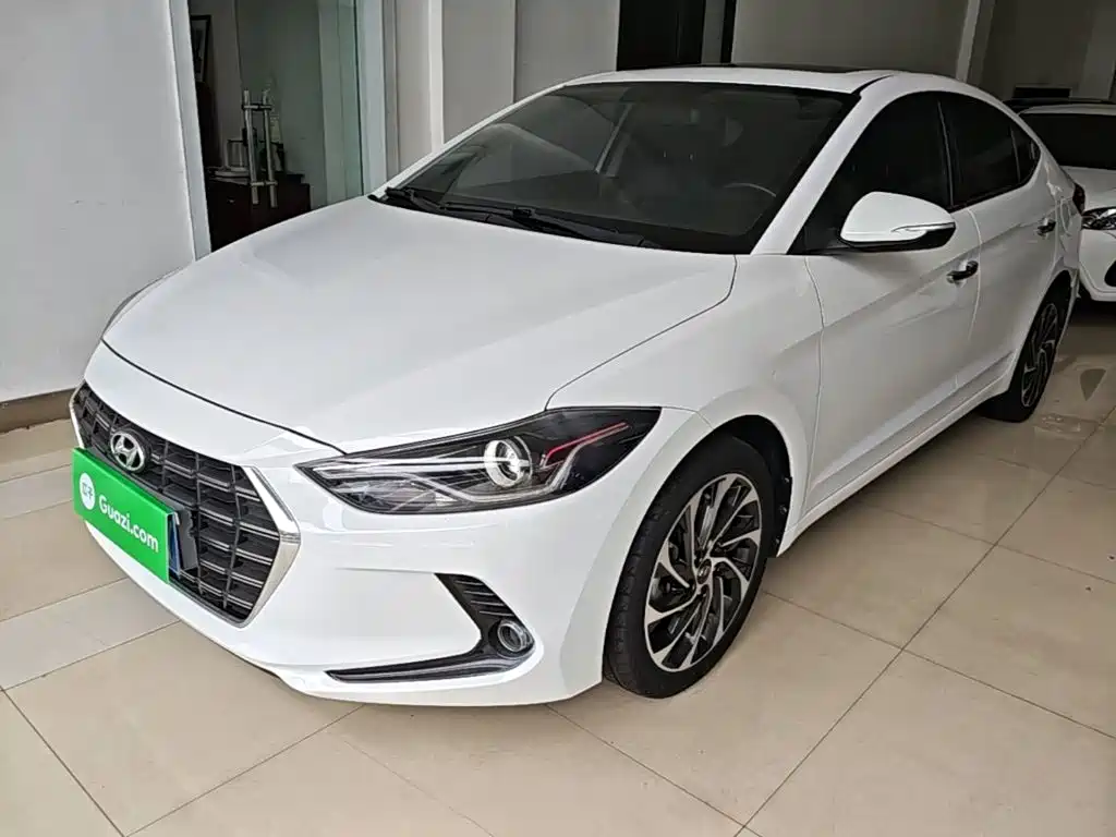 Hyundai Elantra — фото 2