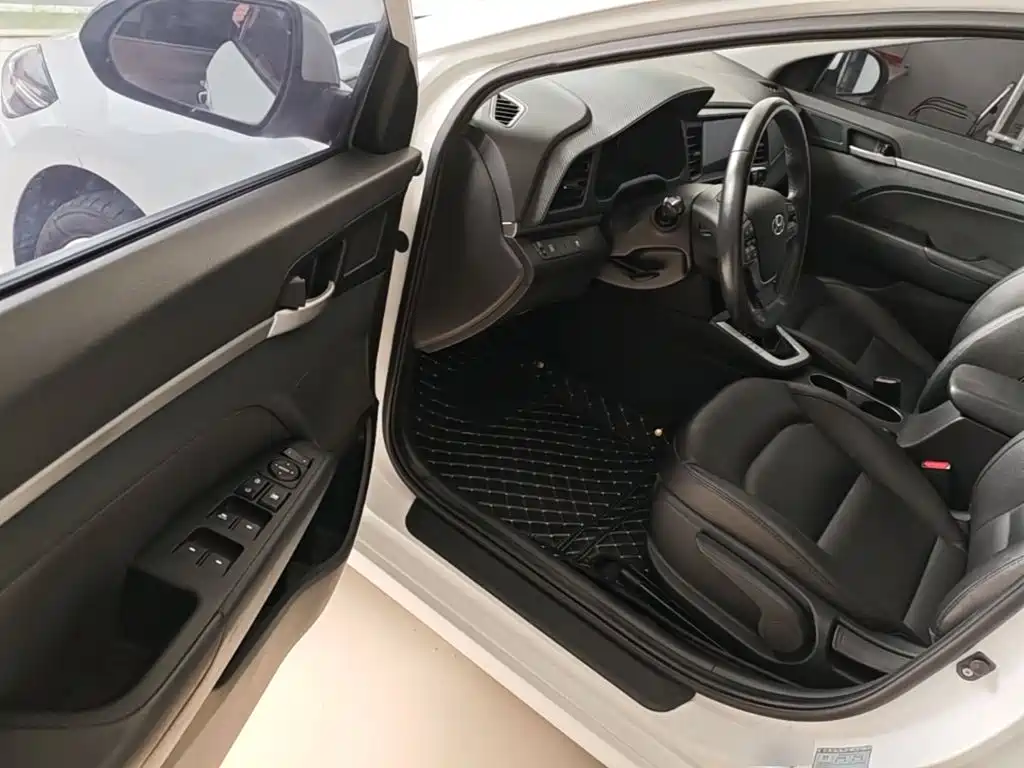 Hyundai Elantra — фото 16