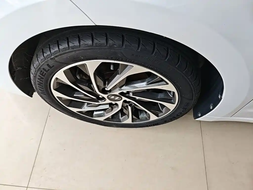 Hyundai Elantra — фото 23