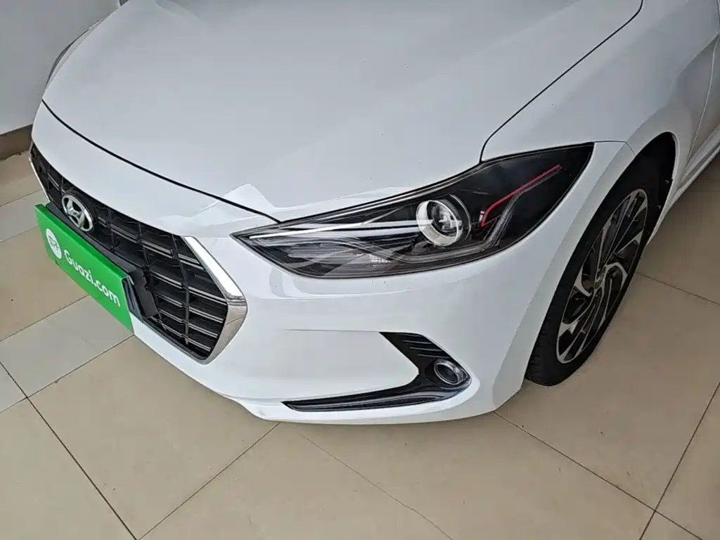 Hyundai Elantra — фото 24