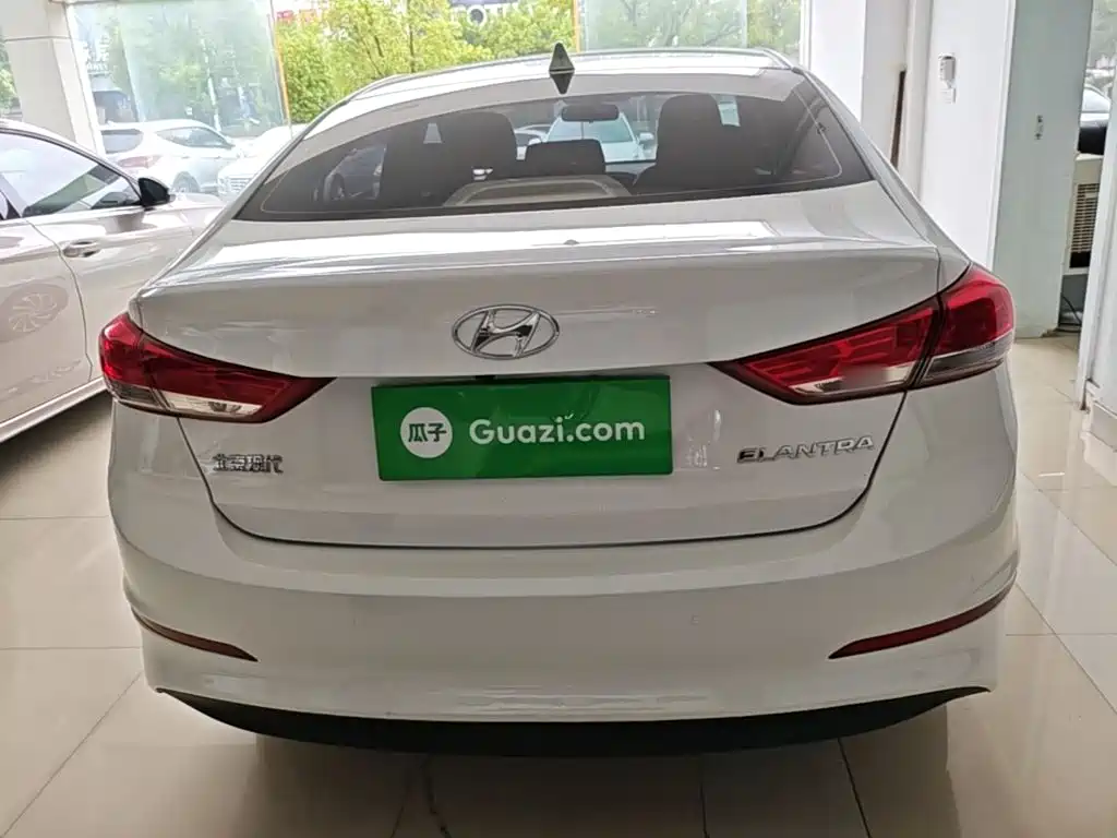 Hyundai Elantra — фото 6