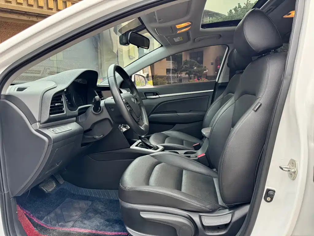 Hyundai Elantra — фото 4