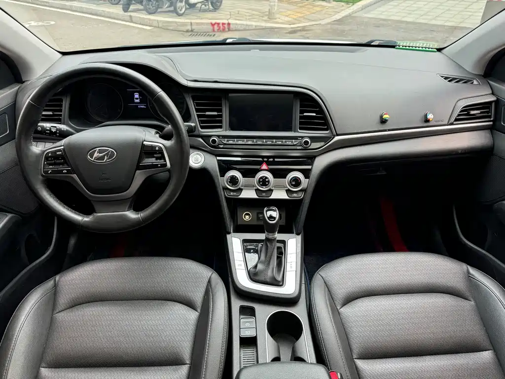 Hyundai Elantra — фото 6