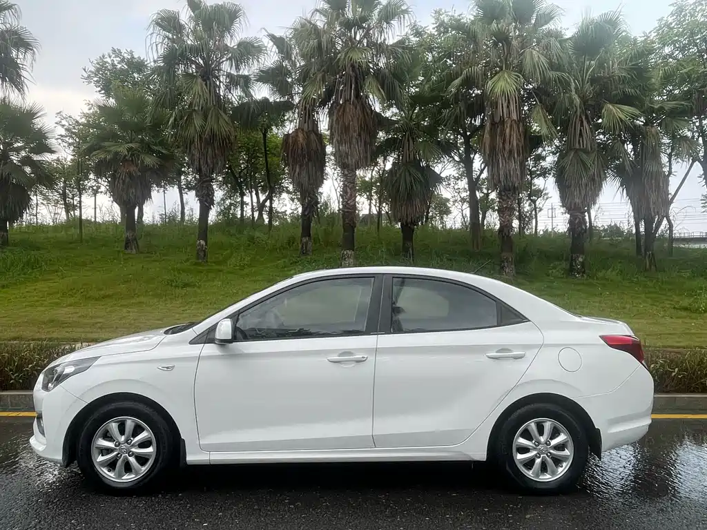 Hyundai Verna — фото 5