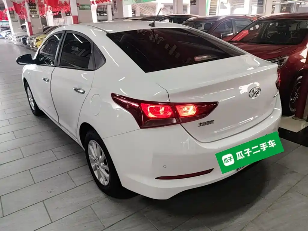 Hyundai Verna — фото 5