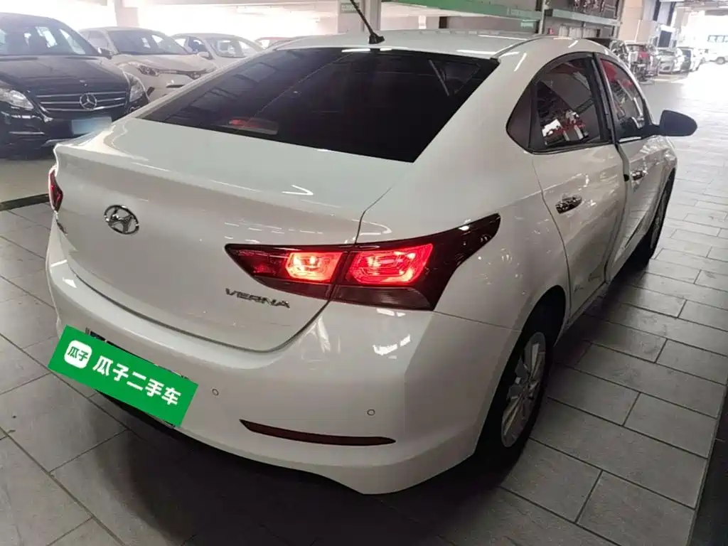 Hyundai Verna — фото 7