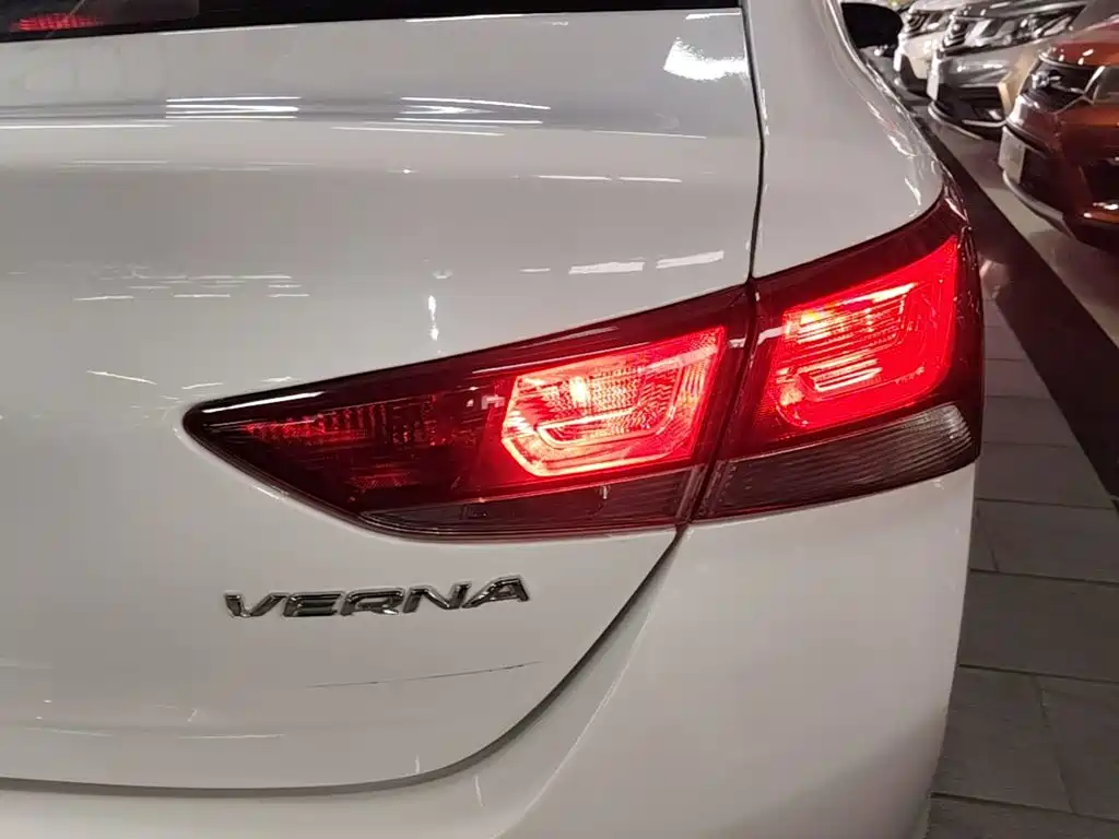 Hyundai Verna — фото 8