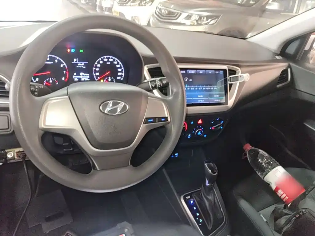 Hyundai Verna — фото 10