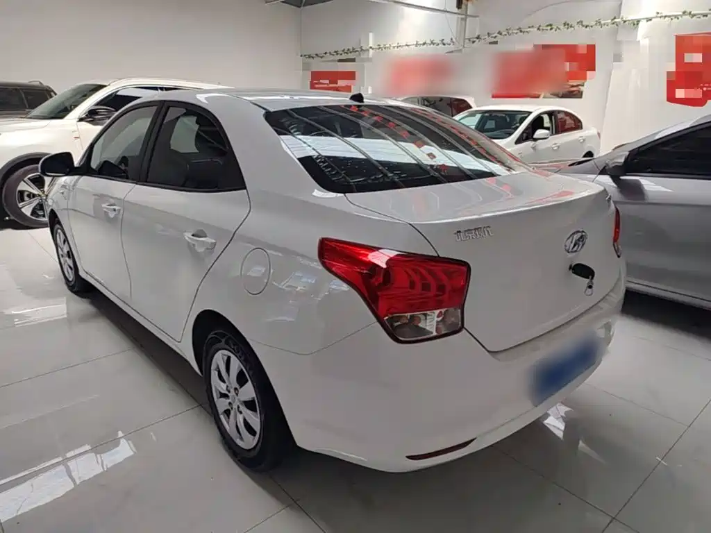 Hyundai Verna — фото 5