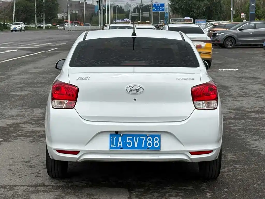 Hyundai Verna — фото 5
