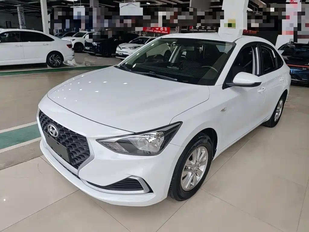 Hyundai Elantra — фото 2