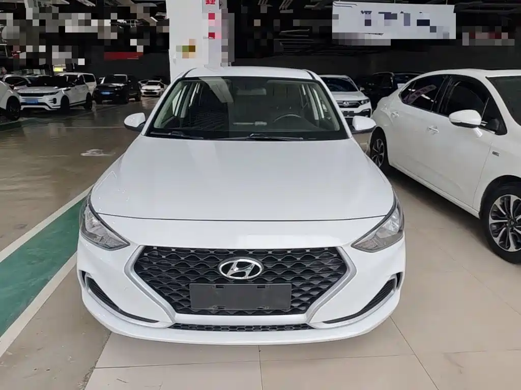 Hyundai Elantra — фото 3