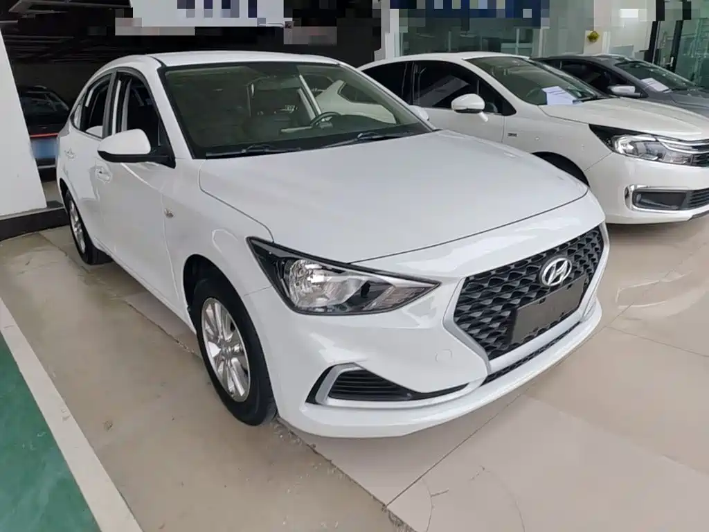 Hyundai Elantra — фото 4