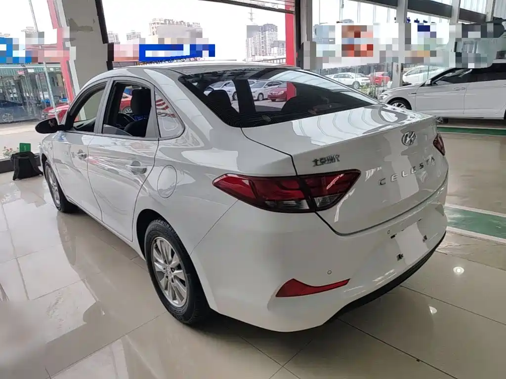 Hyundai Elantra — фото 5