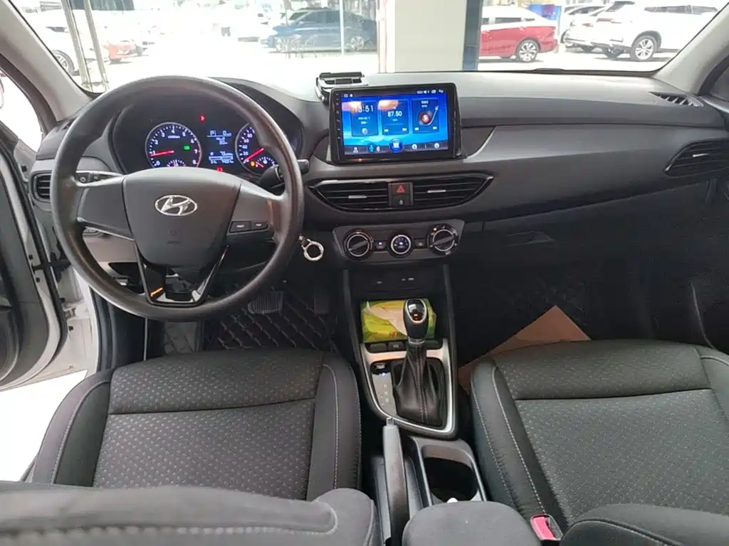 Hyundai Elantra — фото 10