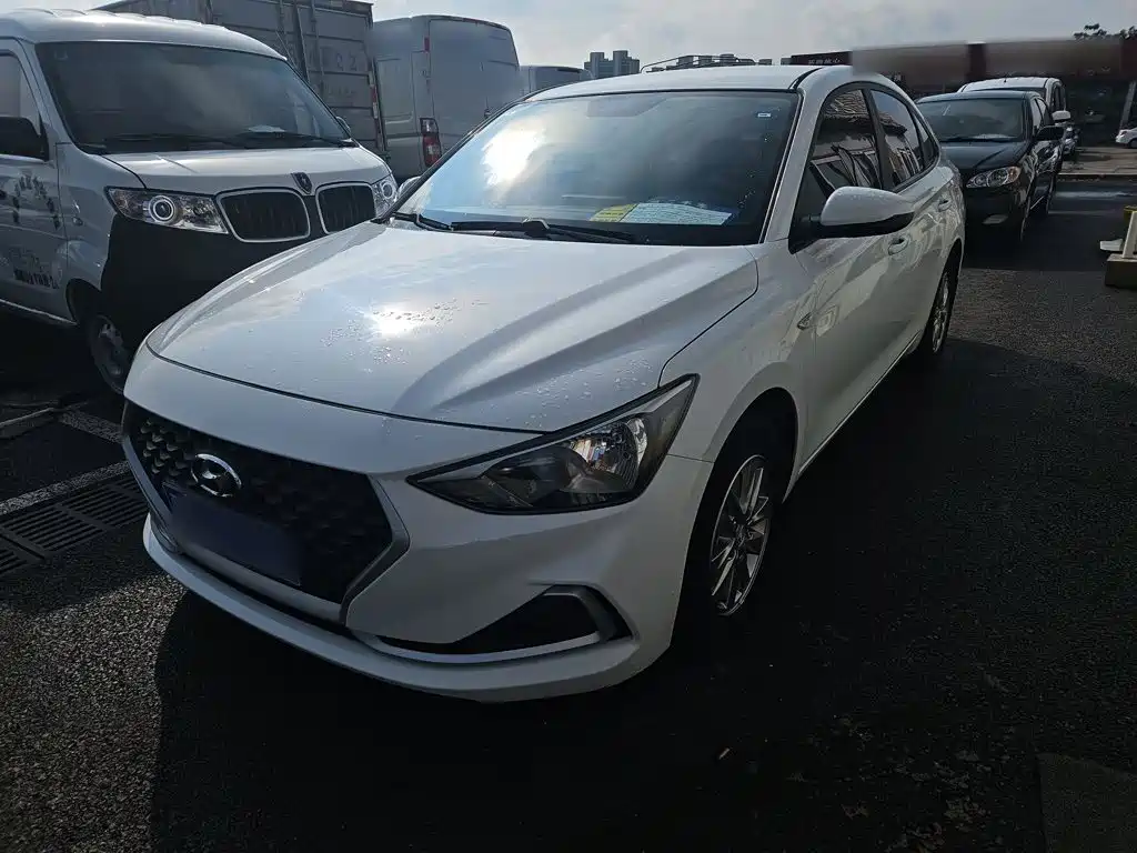 Hyundai Elantra — фото 2